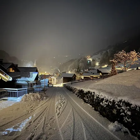 Fitsch - In Apartment